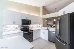 Picture of 940 Woodshire Ln M10, Naples, FL 34105