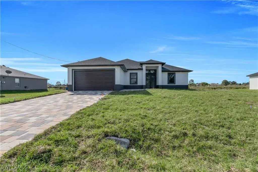 Picture of 1006 Pine Ave, Lehigh Acres, FL 33972