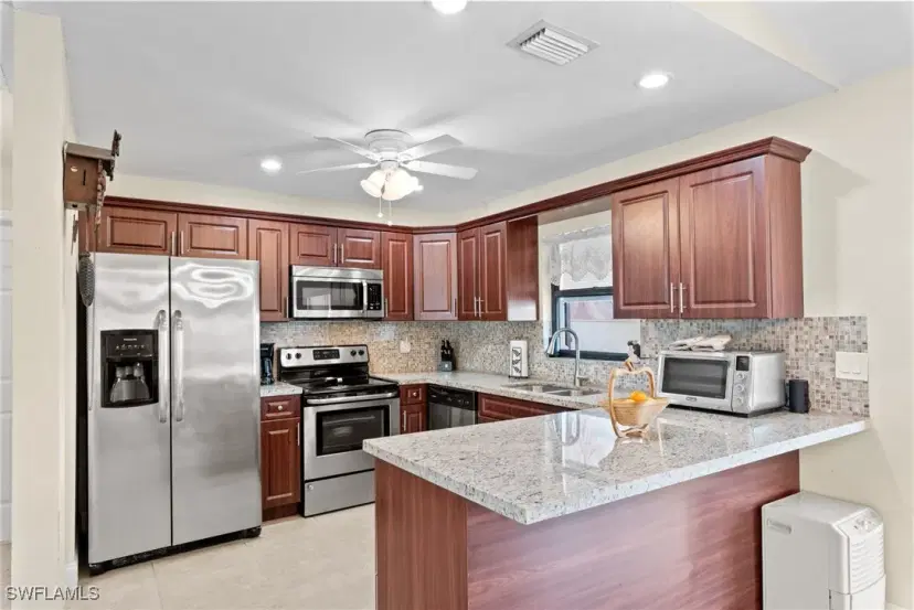 Picture of 813 SW 6Th Ct, Cape Coral FL 33991