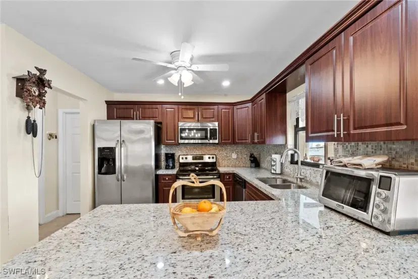 Picture of 813 SW 6Th Ct, Cape Coral FL 33991