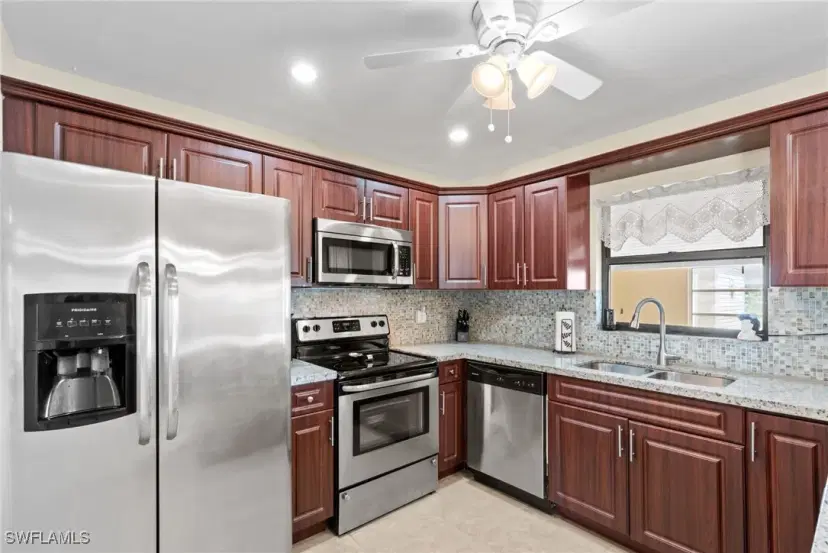 Picture of 813 SW 6Th Ct, Cape Coral FL 33991