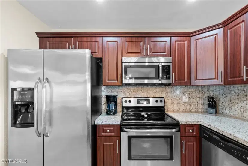 Picture of 813 SW 6Th Ct, Cape Coral FL 33991