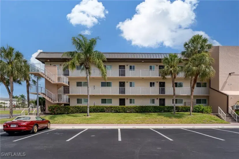 Picture of 1014 Manatee Rd F102, Naples FL 34114
