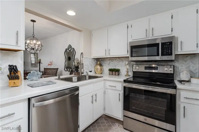 Picture of 1014 Manatee Rd F102, Naples FL 34114