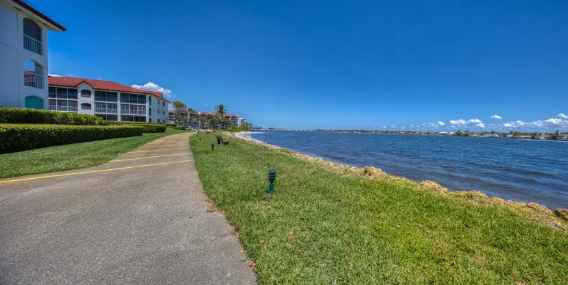 Picture of 110 Half Moon Circle E1, Hypoluxo FL 33462