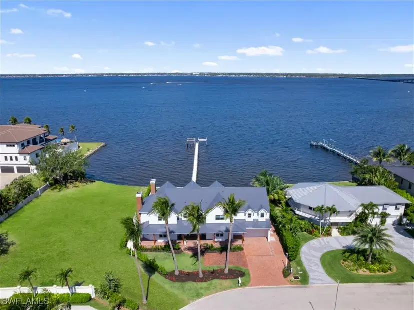 Picture of 8451 Casa Del Rio Ln, Fort Myers FL 33919