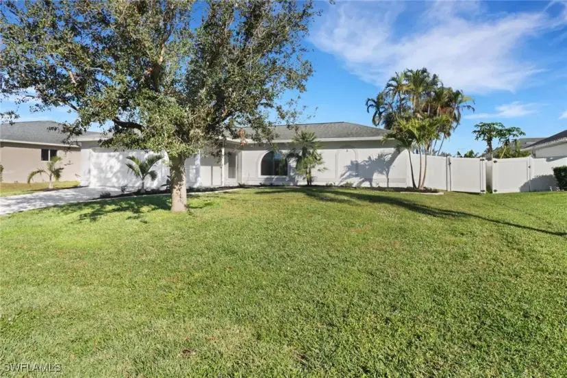 Picture of 917 SW 6Th Pl, Cape Coral FL 33991