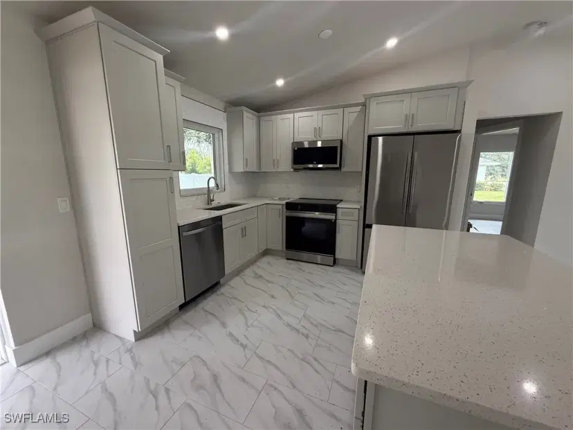 Picture of 917 SW 6Th Pl, Cape Coral FL 33991