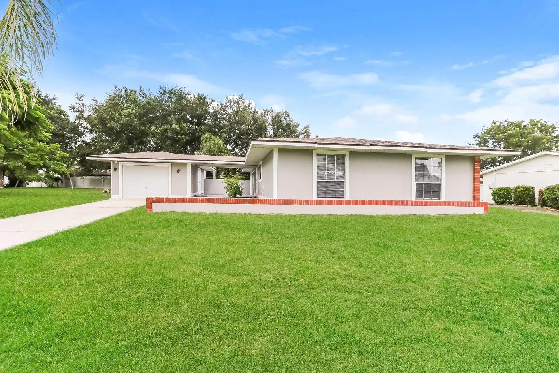 Picture of 417 NE Cornwall Ave, Port St Lucie, FL 34983