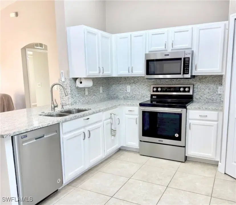 Picture of 305 SE 3Rd St, Cape Coral FL 33990