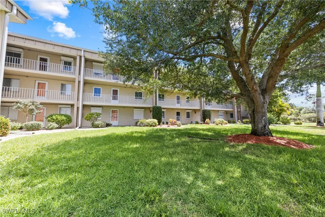 Picture of 2244 Winkler Ave 110, Fort Myers, FL 33901
