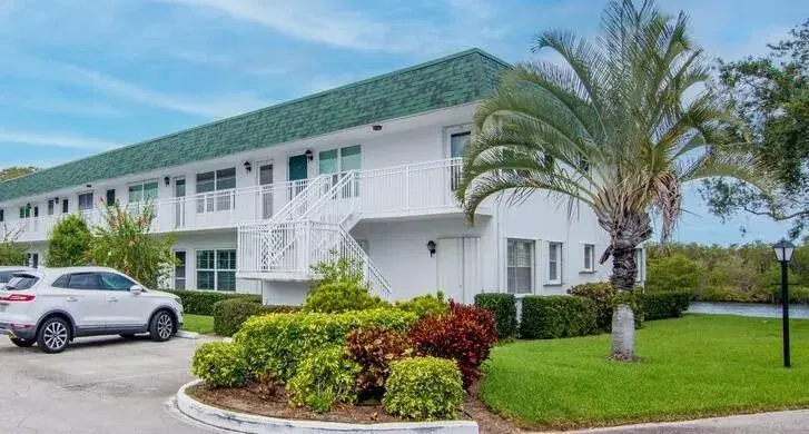 Picture of 2800 Indian River Boulevard F8, Vero Beach FL 32960