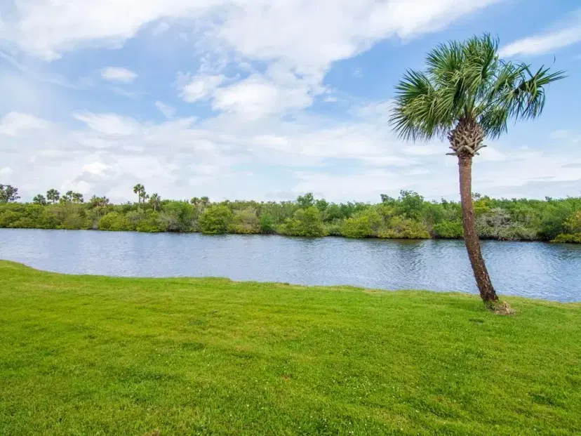 Picture of 2800 Indian River Boulevard F8, Vero Beach FL 32960
