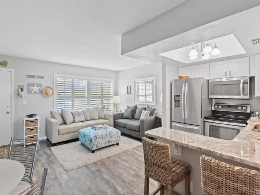 Picture of 2800 Indian River Boulevard F8, Vero Beach FL 32960