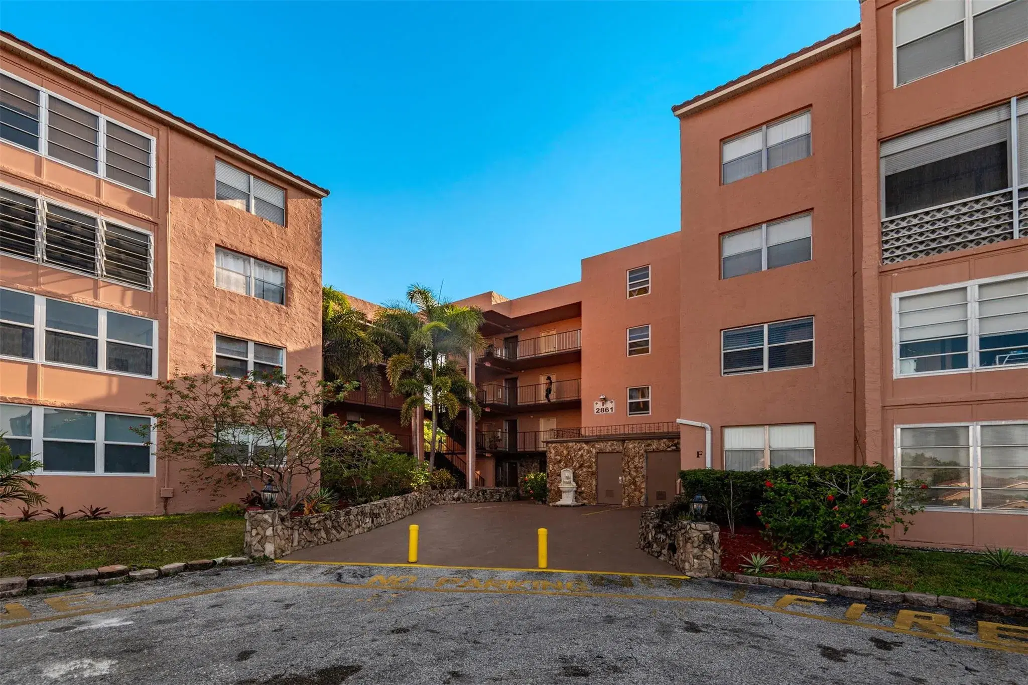 Picture of 2861 Somerset Dr 317, Lauderdale Lakes, FL 33311