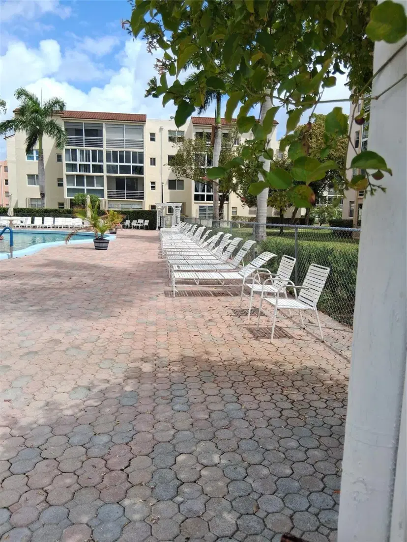 Picture of 2861 Somerset Dr 317, Lauderdale Lakes FL 33311