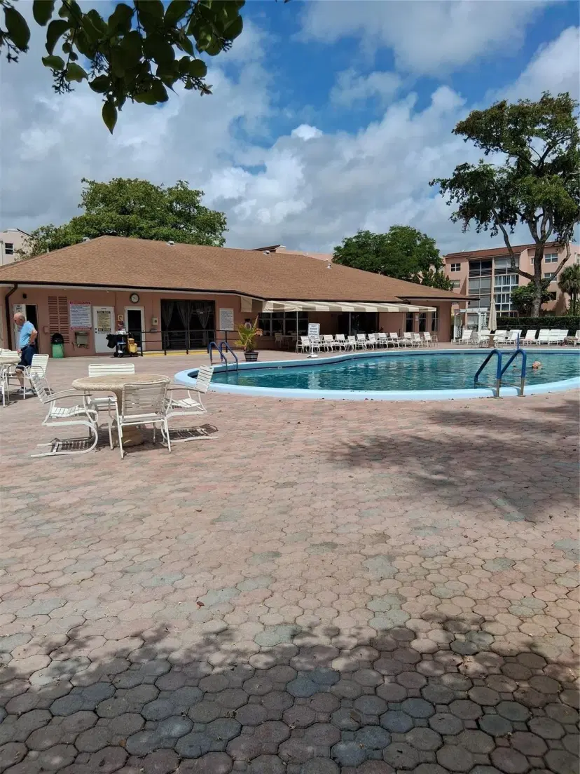 Picture of 2861 Somerset Dr 317, Lauderdale Lakes FL 33311