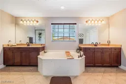 Picture of 12420 Muddy Creek Ln, Fort Myers, FL 33913