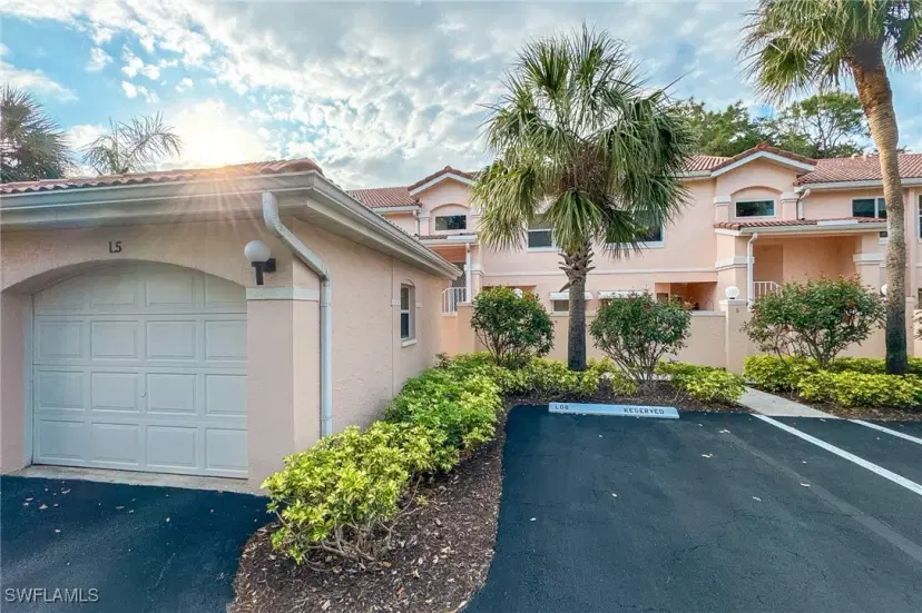 Picture of 888 Woodshire Ln L8, Naples FL 34105