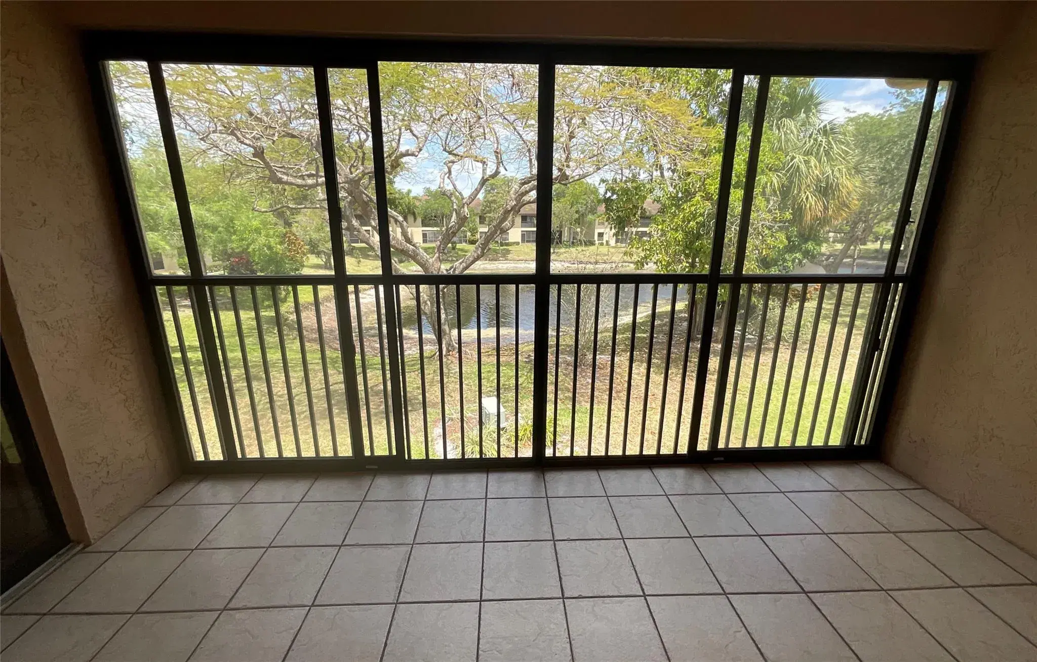 Picture of 3185 S Carambola Cir S 2393, Coconut Creek, FL 33066