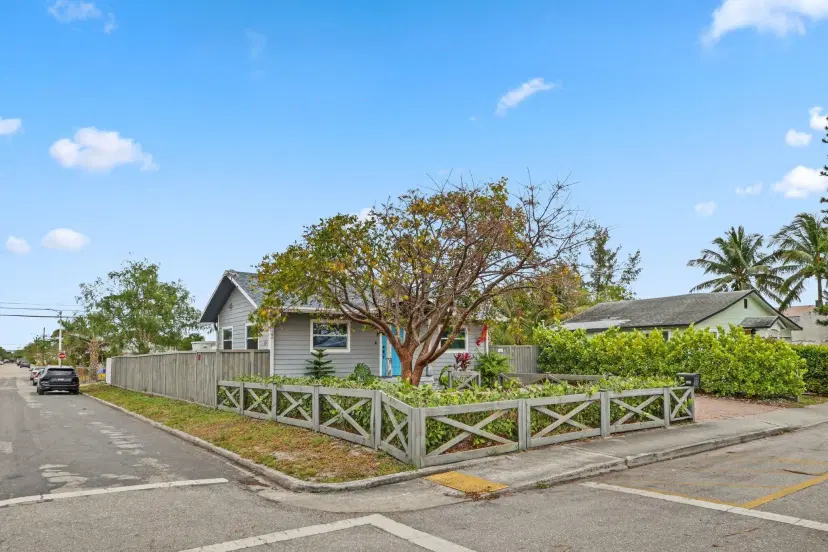 Picture of 402 S B Street, Lake Worth Beach FL 33460