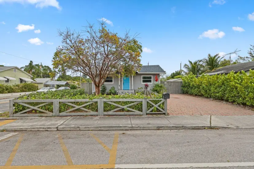 Picture of 402 S B Street, Lake Worth Beach FL 33460