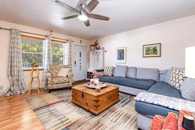 Picture of 810 Lake Shore Dr 25, West Palm Beach FL 33403