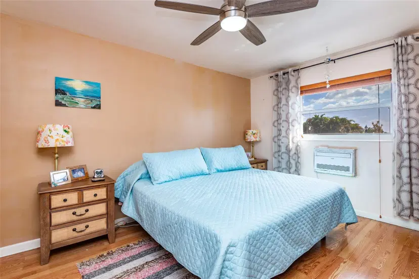 Picture of 810 Lake Shore Dr 25, West Palm Beach FL 33403
