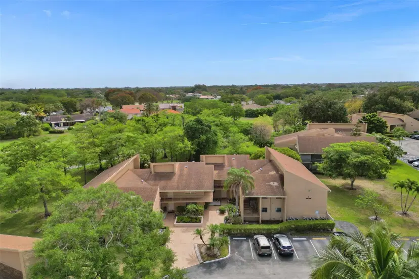Picture of 7582 NW 86Th Ter 103, Tamarac FL 33321