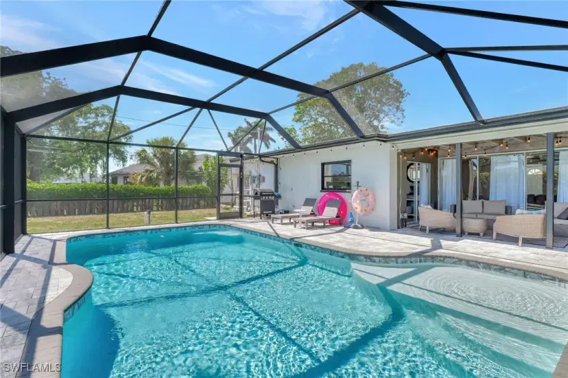 Picture of 928 SE 30Th Ln, Cape Coral FL 33904