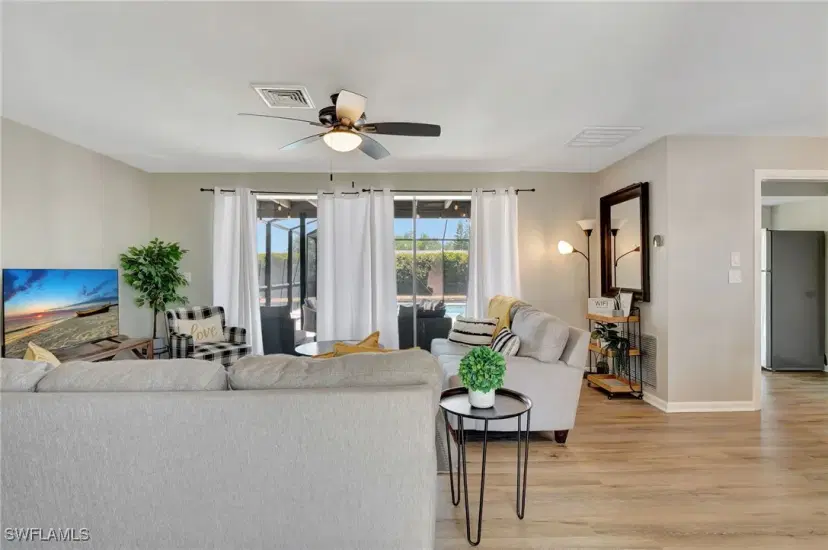 Picture of 928 SE 30Th Ln, Cape Coral FL 33904