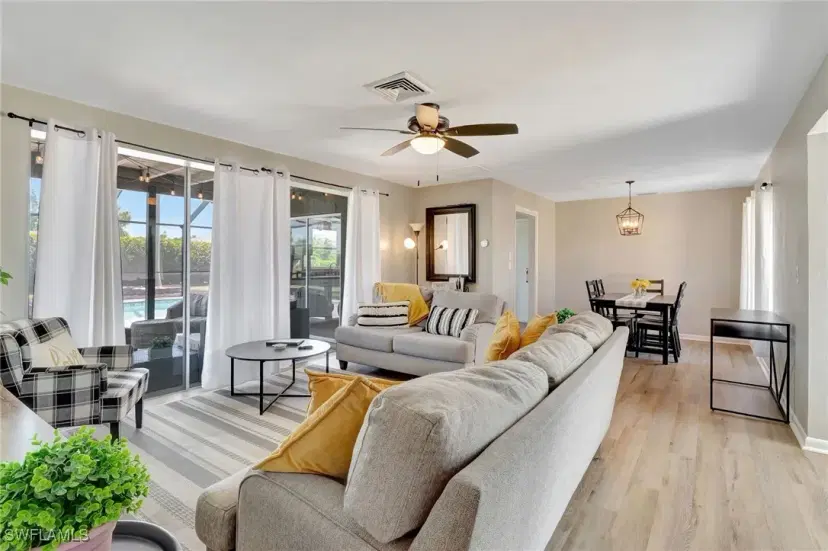 Picture of 928 SE 30Th Ln, Cape Coral FL 33904