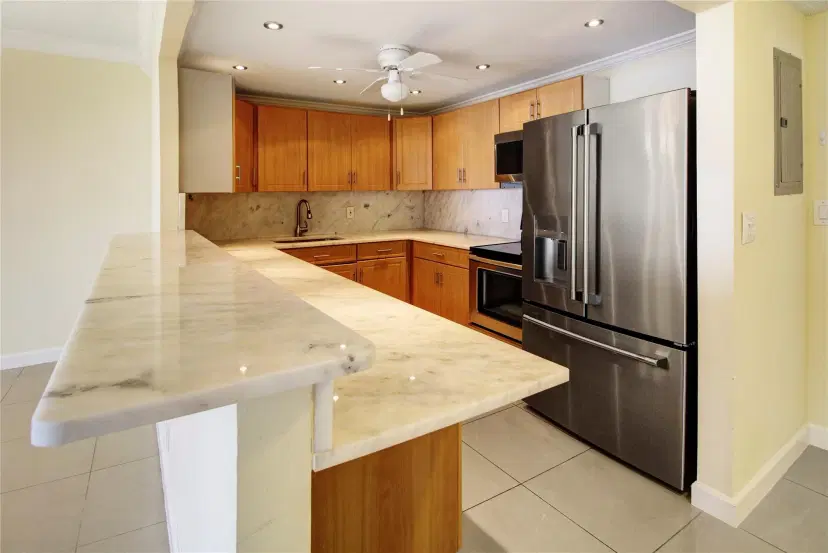 Picture of 2500 Parkview Dr 1710, Hallandale Beach FL 33009