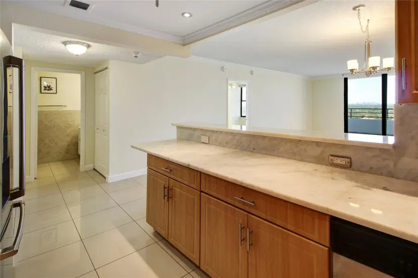 Picture of 2500 Parkview Dr 1710, Hallandale Beach FL 33009