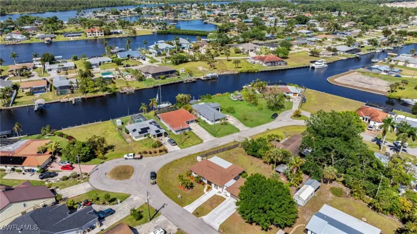 Picture of 2106 E Tobago Cir, Fort Myers FL 33905