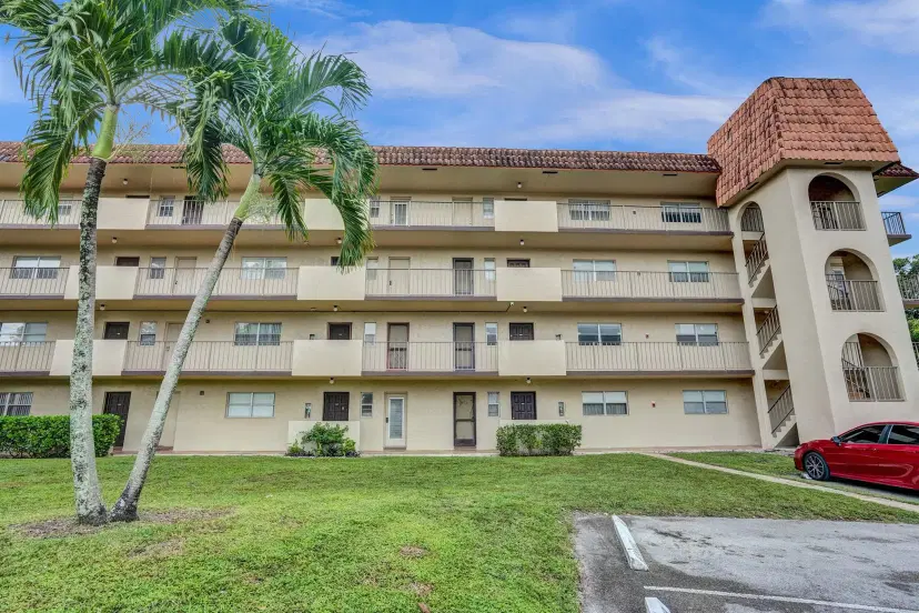 Picture of 6200 S Falls Cir Drive 202, Lauderhill FL 33319