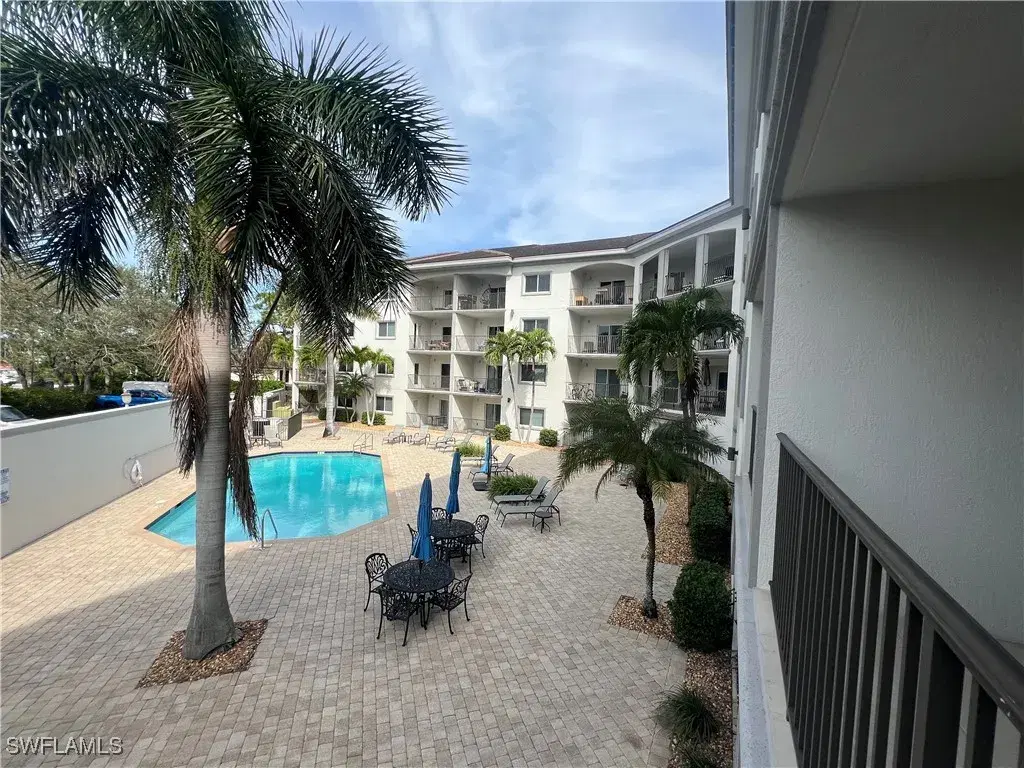 Picture of 1100 Pine Ridge Rd B206, Naples, FL 34108