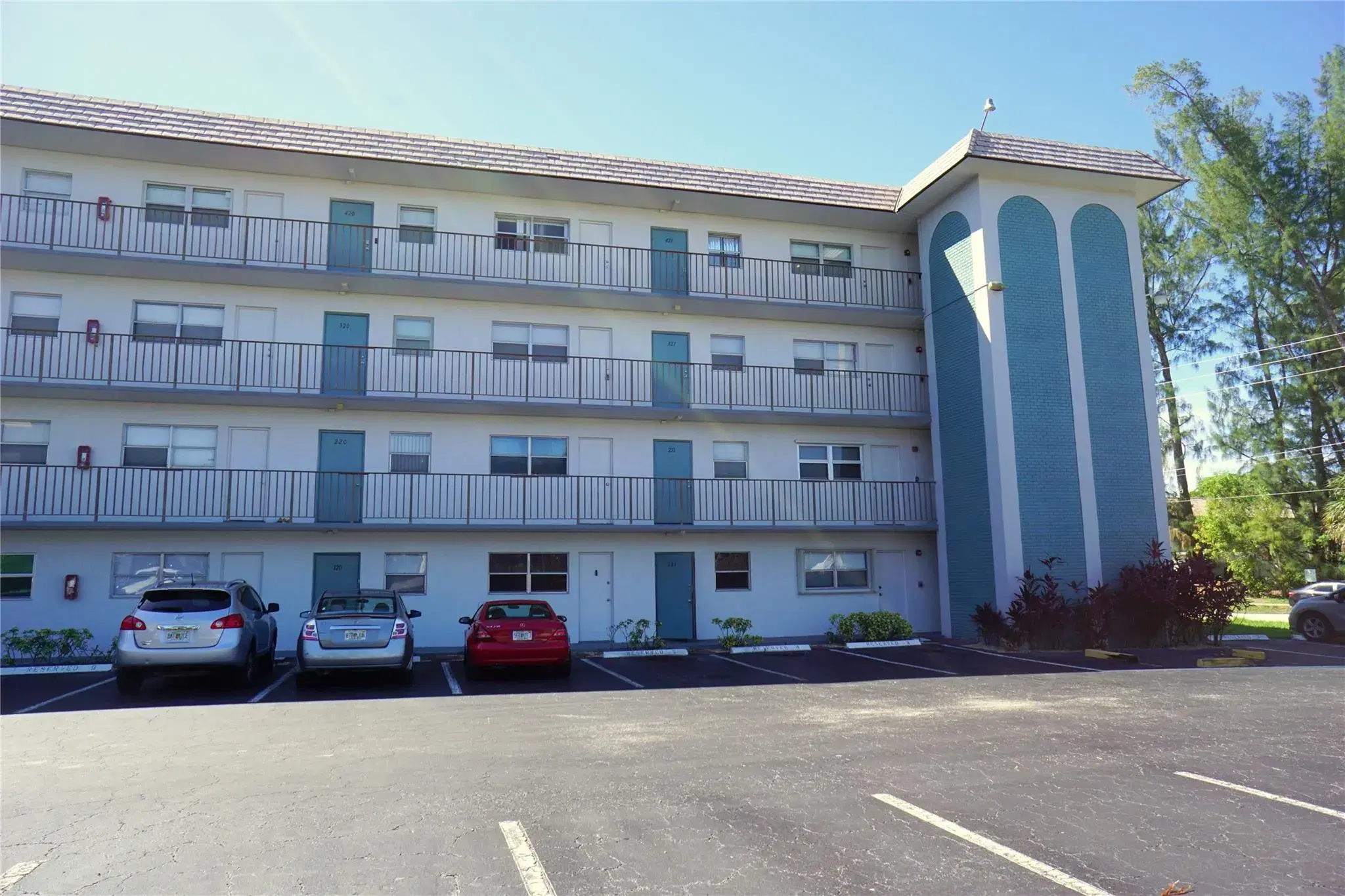 Picture of 4311 Crystal Lake Dr 321, Deerfield Beach, FL 33064