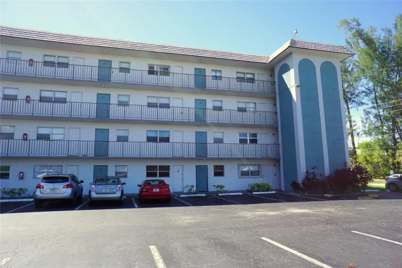 Picture of 4311 Crystal Lake Dr 321, Deerfield Beach FL 33064