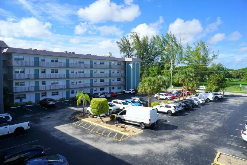 Picture of 4311 Crystal Lake Dr 321, Deerfield Beach FL 33064