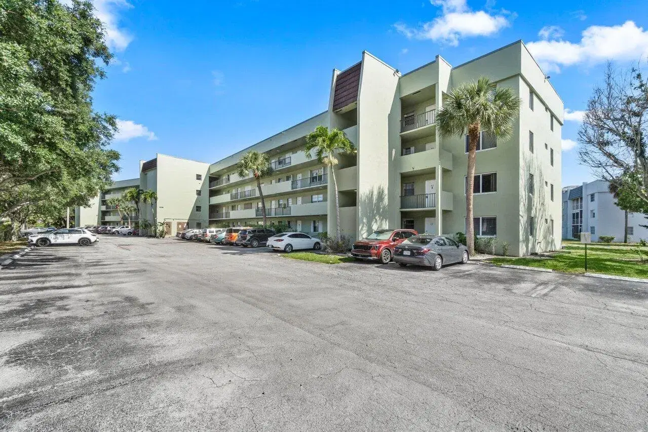 Picture of 1638 Embassy Drive 411, West Palm Beach, FL 33401