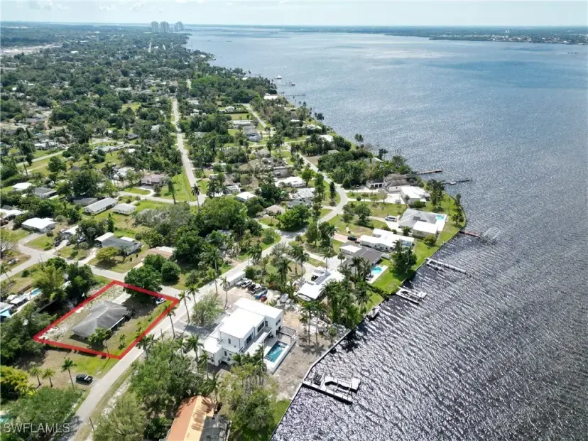 Picture of 4520 E Riverside Dr, Fort Myers FL 33905