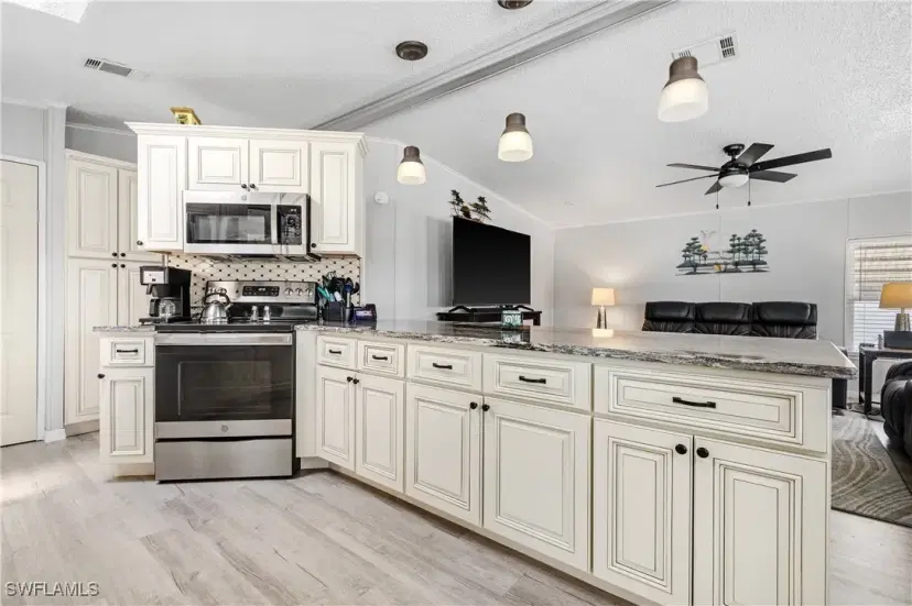 Picture of 9105 Flamingo Cir, North Fort Myers FL 33903