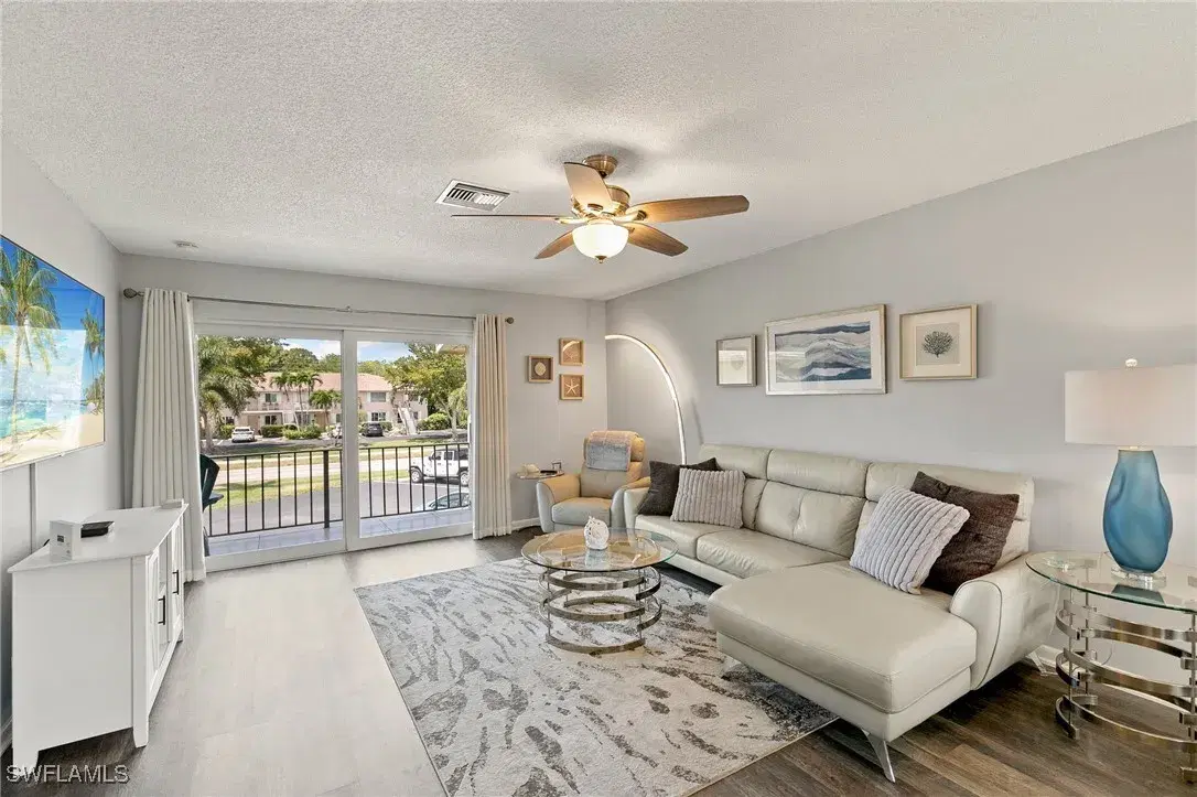 Picture of 185 Palm Dr 18H, Naples, FL 34112