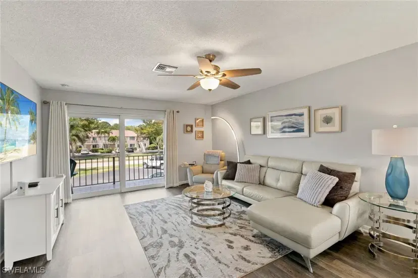 Picture of 185 Palm Dr 18H, Naples FL 34112