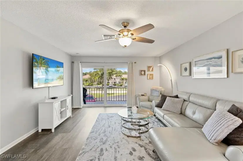 Picture of 185 Palm Dr 18H, Naples FL 34112