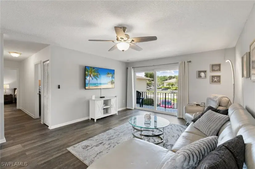 Picture of 185 Palm Dr 18H, Naples FL 34112