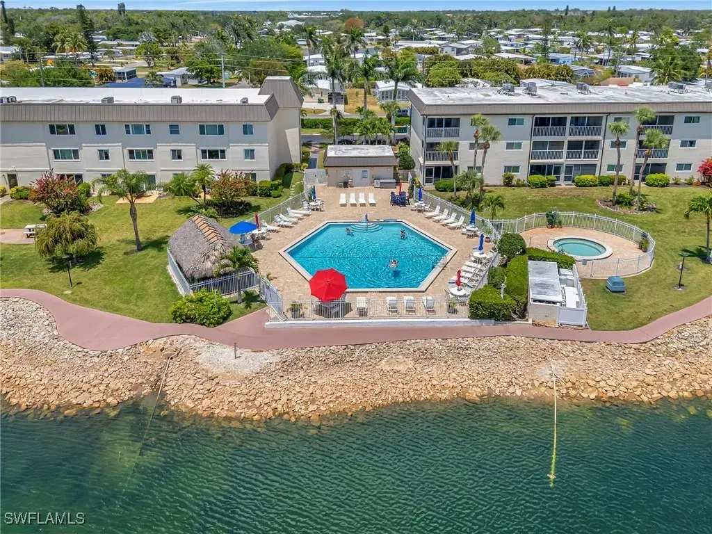 Picture of 1010 Manatee Rd B305, Naples, FL 34114