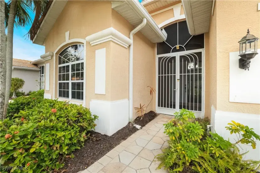 Picture of 317 Harvard Ln, Naples FL 34104