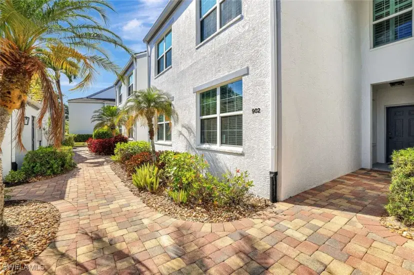 Picture of 5948 Sand Wedge Ln 902, Naples FL 34110